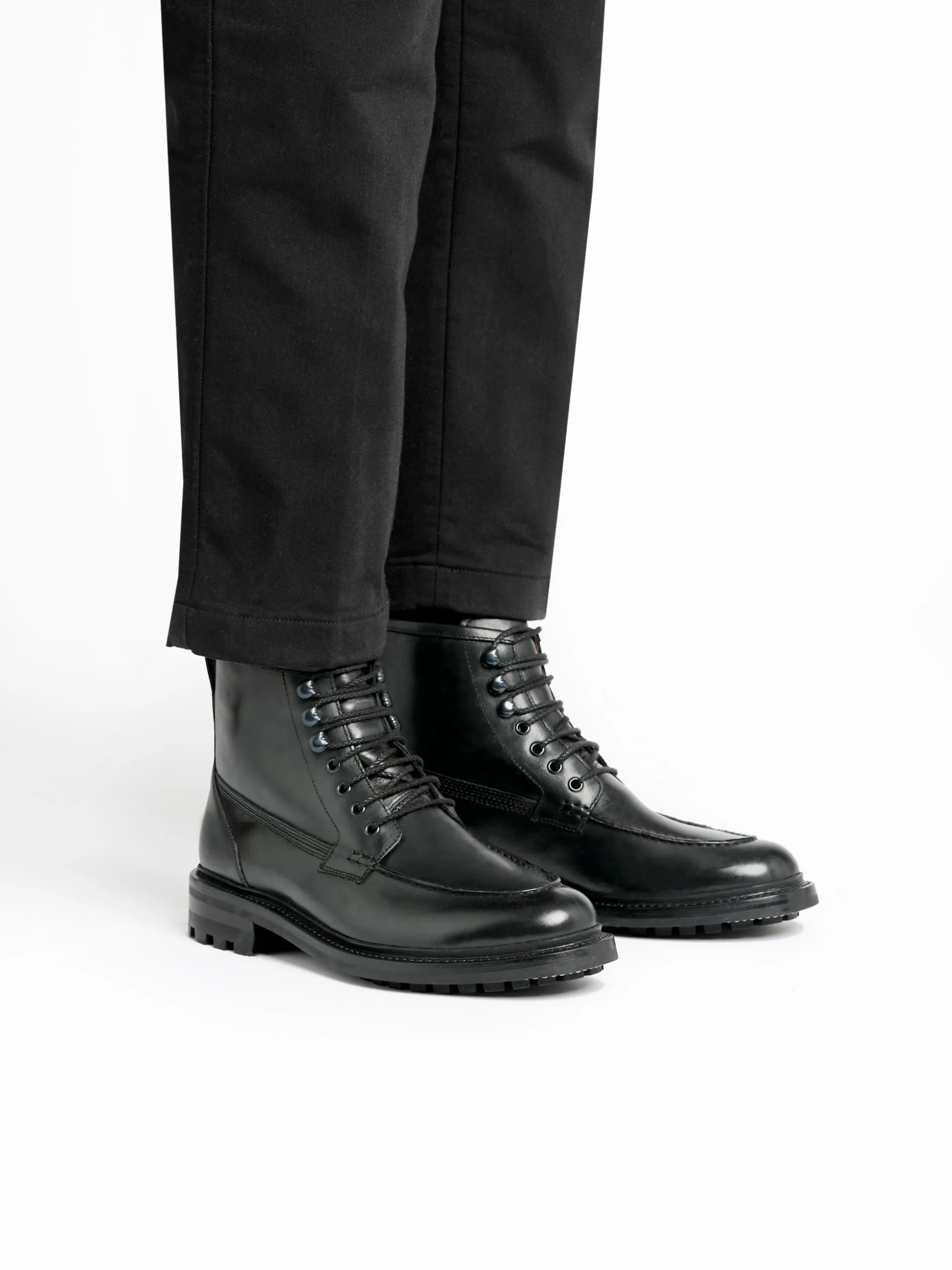 Chase Moc Toe Boots Black Leather